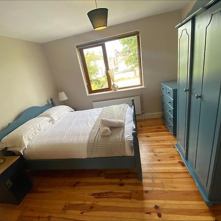 Cosy 4 Bedroom Galway House With Rear Garden Patio Exterior foto