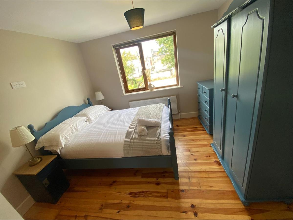 Cosy 4 Bedroom Galway House With Rear Garden Patio Exterior foto